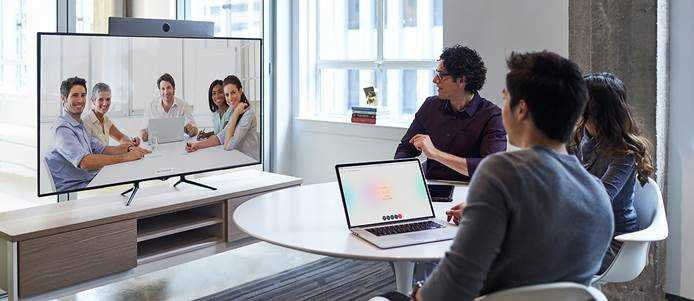 Room Kit with integrated microphone, speakers and Touch 10